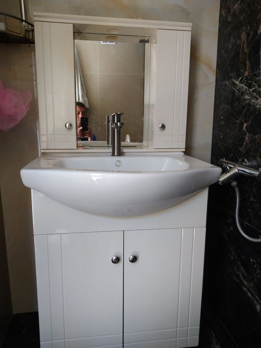 Шкаф за баня с мивка