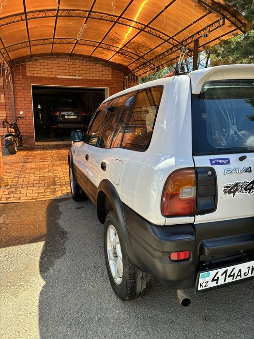 Продам Toyota Rav4