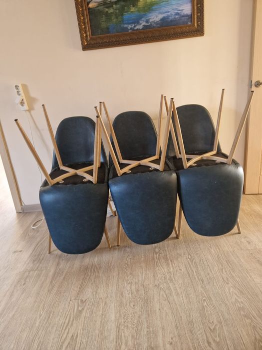 Мебель . Шкафы. Диван кожанный