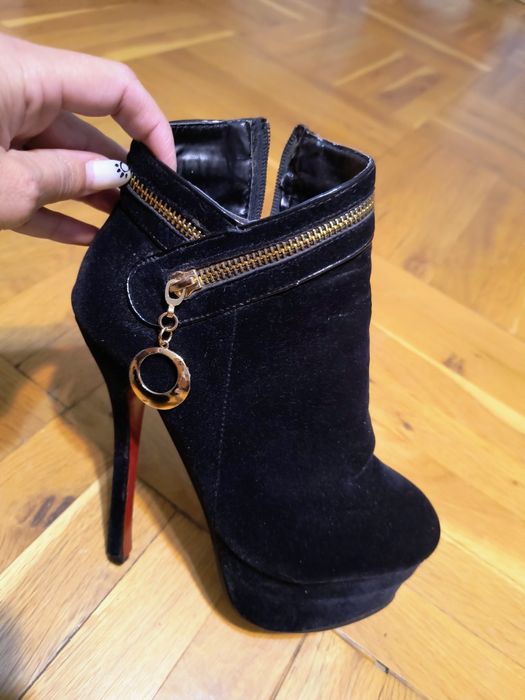 Боти с висок ток