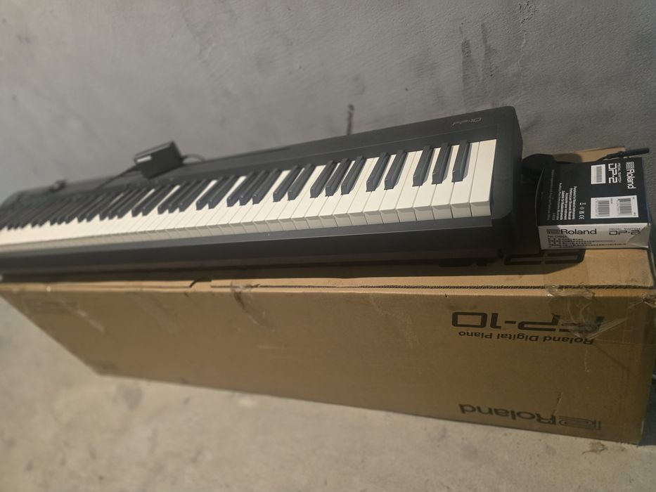 Pian digital  ROLAND F 10