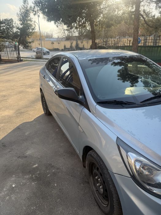 Hyundai Accent 2012 yill ishlab chiqarilgan