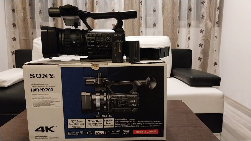 Vând camera video Sony NX 200