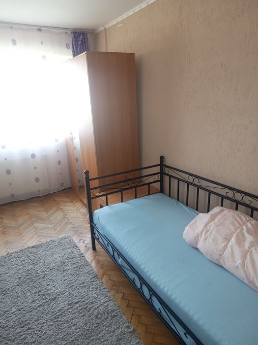 Închiriez apartament 3 camere decomandat