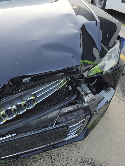 Vând Audi A4 an 2018 avariat pt piese