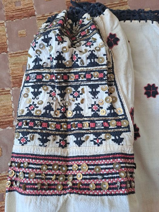 Costume populare autentice, piese de colectie pentru colectionari