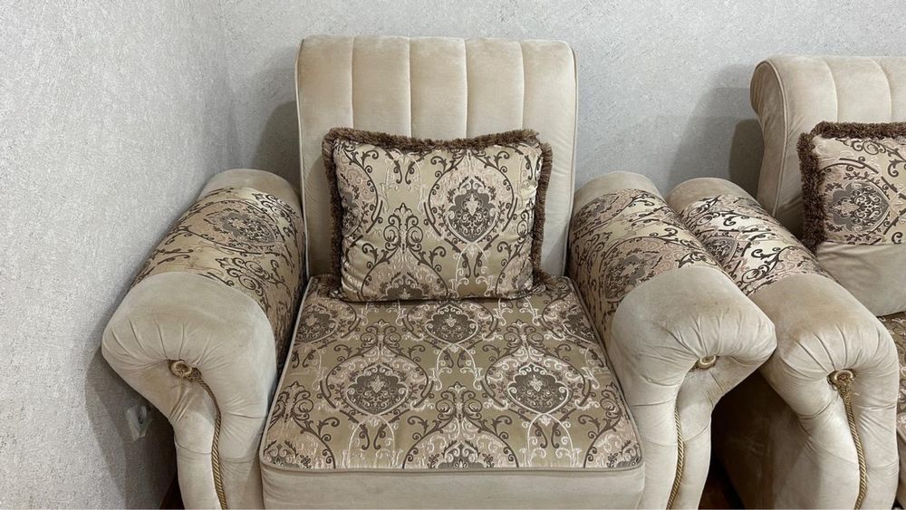 Диван сатылады.