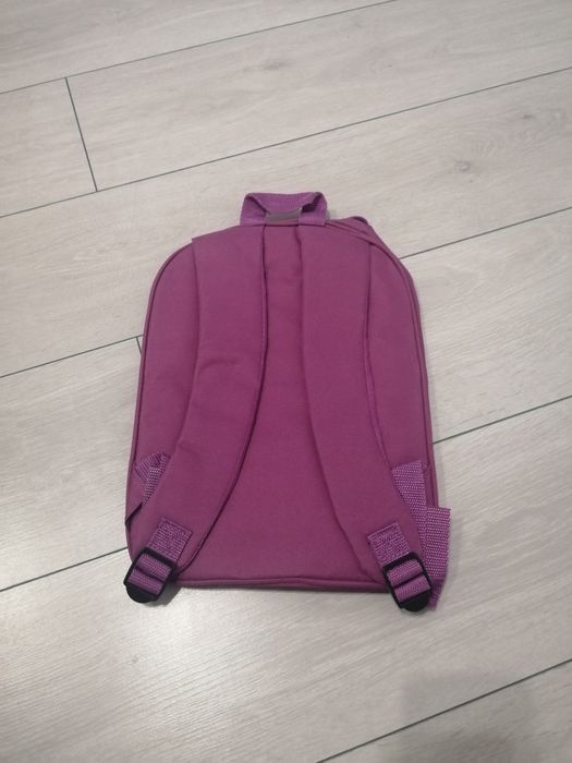 Ghiozdanel cu girafa