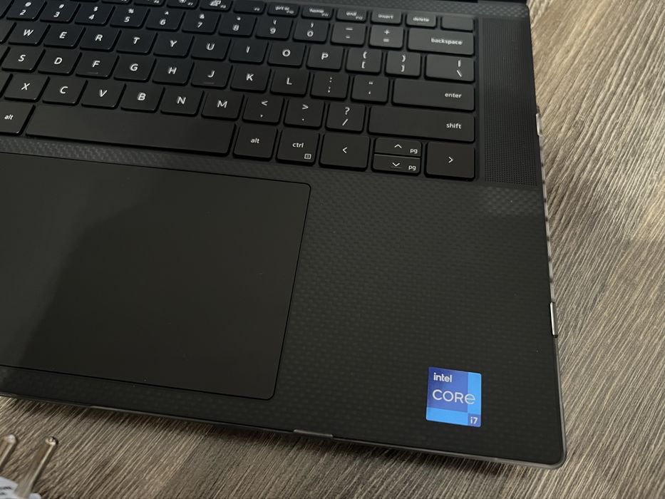 Dell XPS 15 9520 / i7-12700H / 16GB RAM/ 1 TB SSD