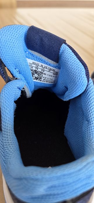 Adidași, crocși și cizme ploaie