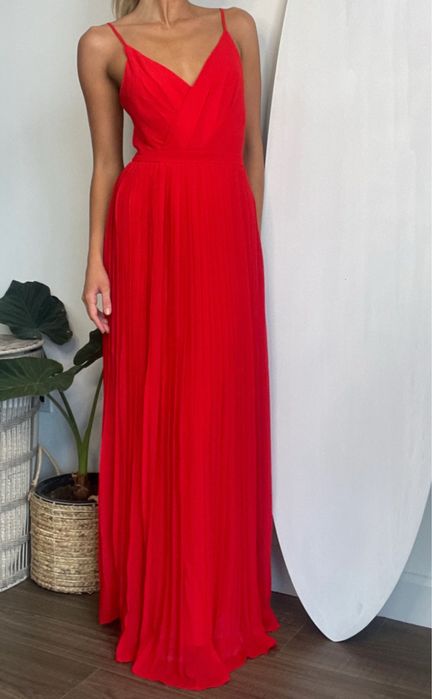 Рокля на Paradi , размер EU 42, обличана веднъж за няколко часа.