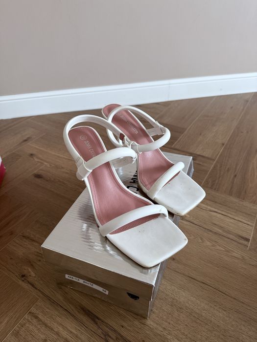 Продам босоножки