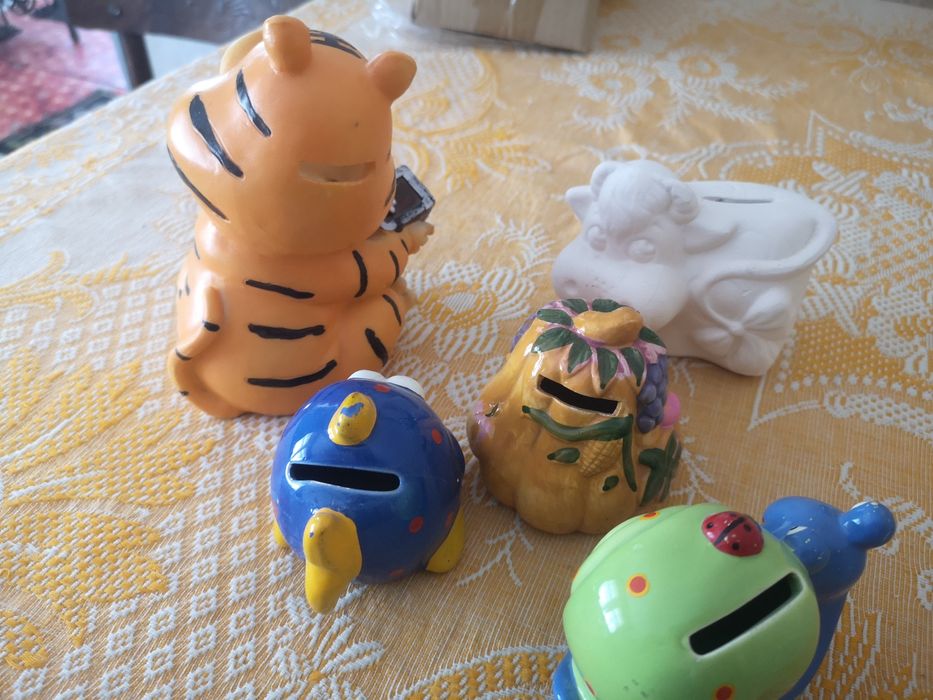 Керамични фигурки и касички