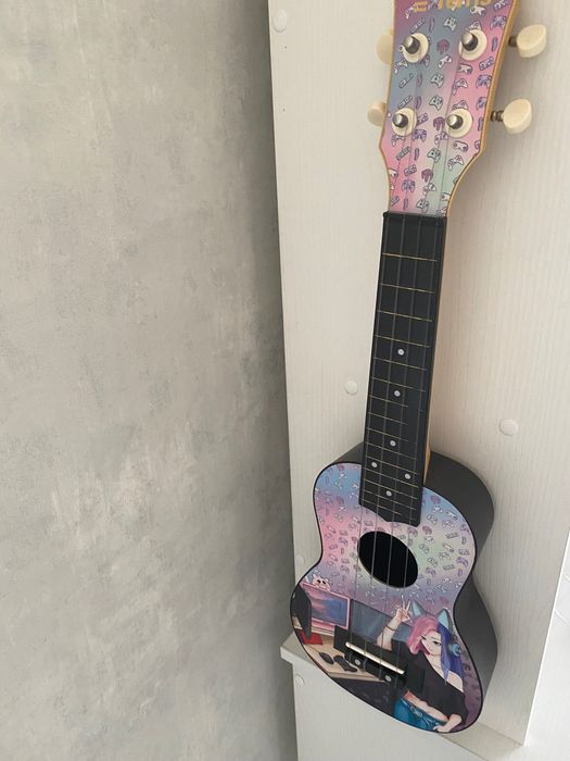 Продам гитару укелек