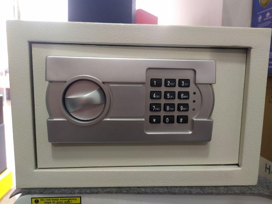 Сейф с кодовым замком,