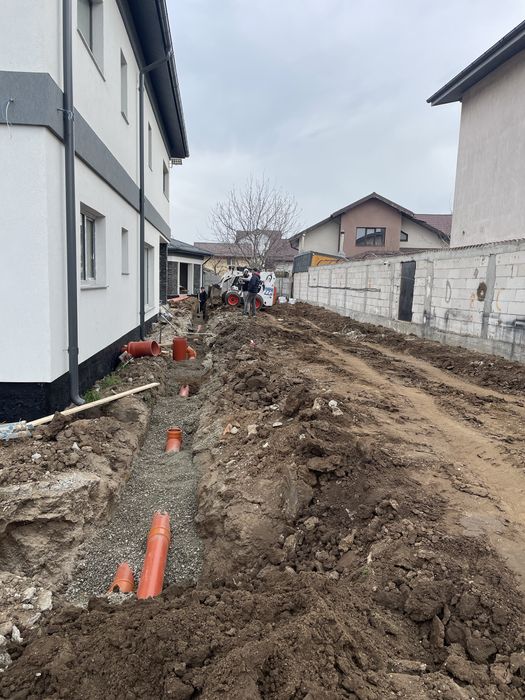 Buldoexcavator cu picon de inchiriat