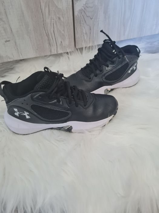 Adidasi Under Armour mărimea 35,5