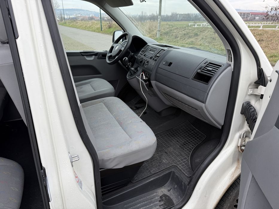 Volkswagen Transporter T5 1.9 TDI 8+1 persoane