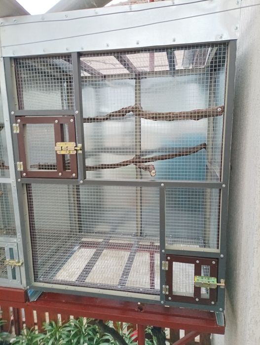 Продавам клетки за корели