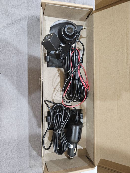 Видео регистратор с камера за задно виждане