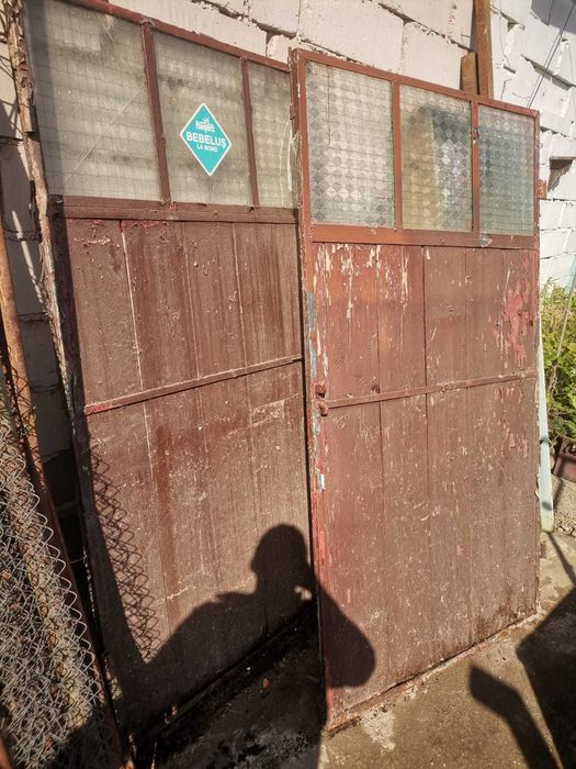 Vand 2 porti garaj cornier + usa grilaj din fier beton