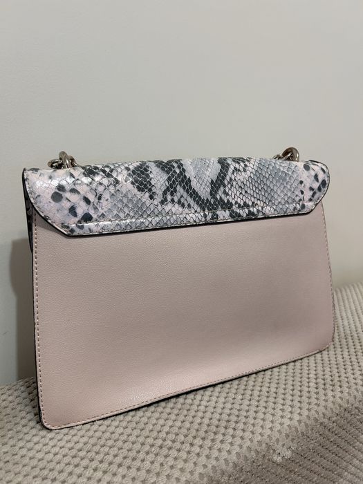 Чанта Guess розова