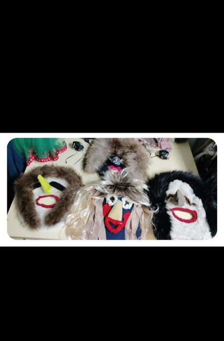 Costume tradiționale 100% bumbac , cusute manual