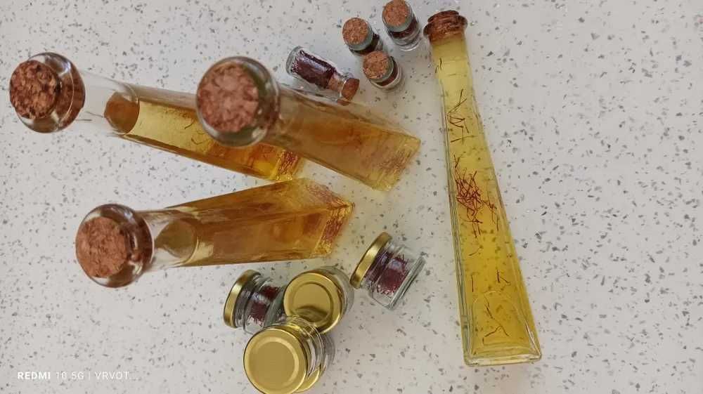 85 Lei/kg Bulbi de Sofran Crocus Sativus din luna Mai Transport inclus