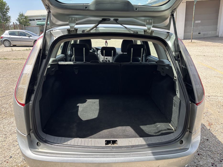 Proprietar /Ford Focus facelift/Schimb cu rulota