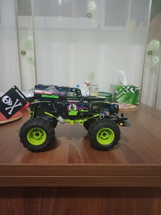 Jeep LEGO 42118 Grave Digger Monster Jam
