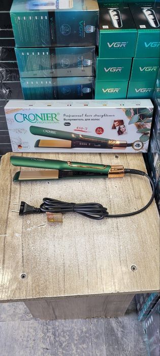 Cronier brendiga tegishli hamyonbob  soch dazmollari.