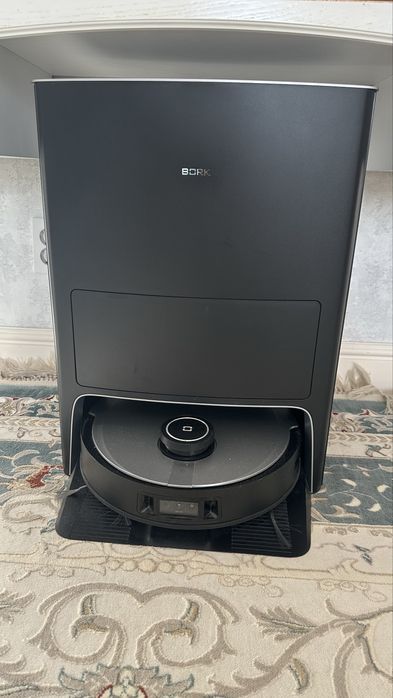 Продам Робот-пылесос BORK (премиум-класс)