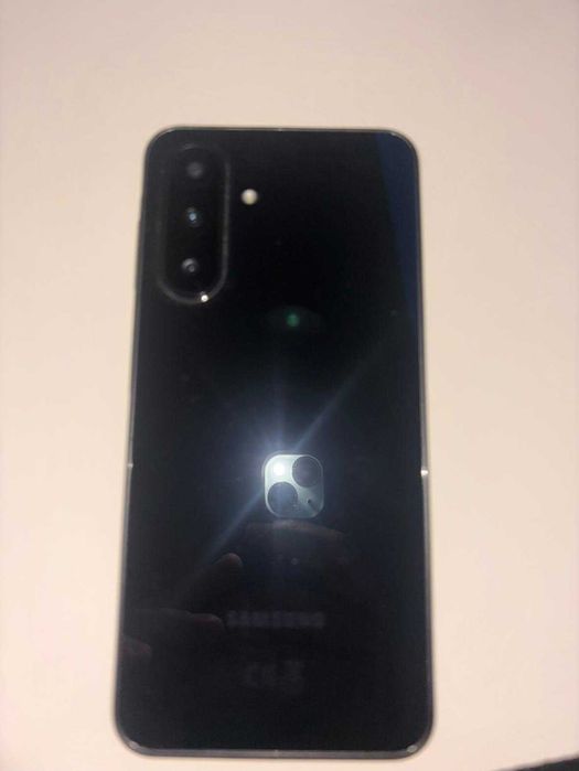 Продавам SAMSUNG GALAXY A26 5G 256GB в отлично състояние като нов телефона е с две години гаранция закупен от А1