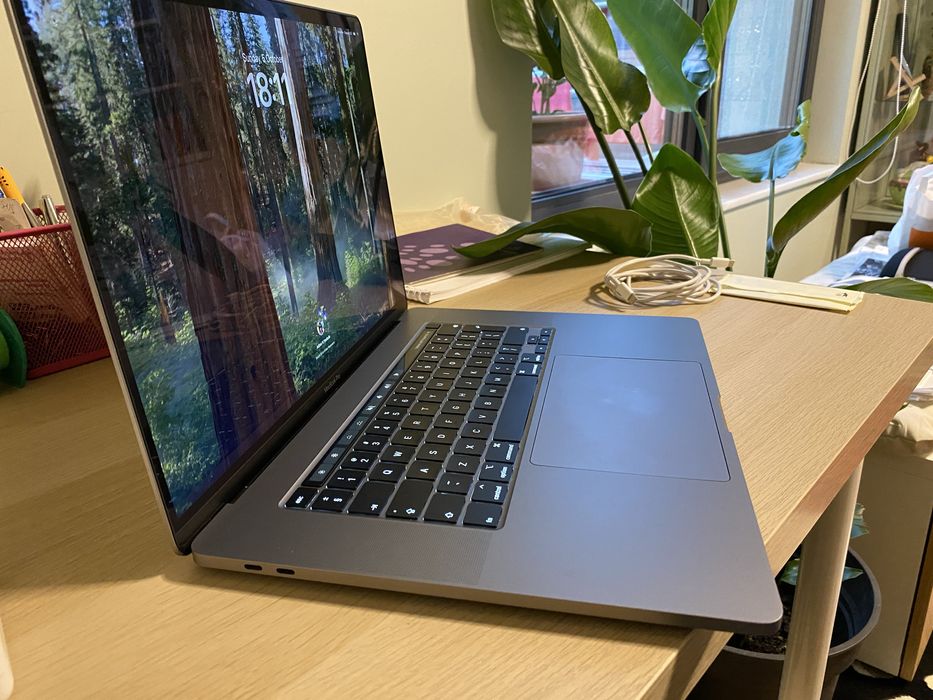 MacBook Pro 16 inch,2019,procesor Intel Core  i7,16GB, 512GB SSD