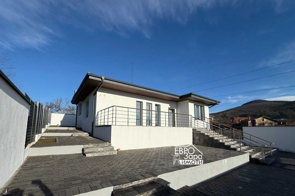 УНИКАЛНА новопостроена КЪЩА в село Змейово