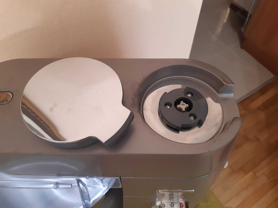 Кухненски робот KENWOOD Chef XL 1700W 6.7L KVL планетарен