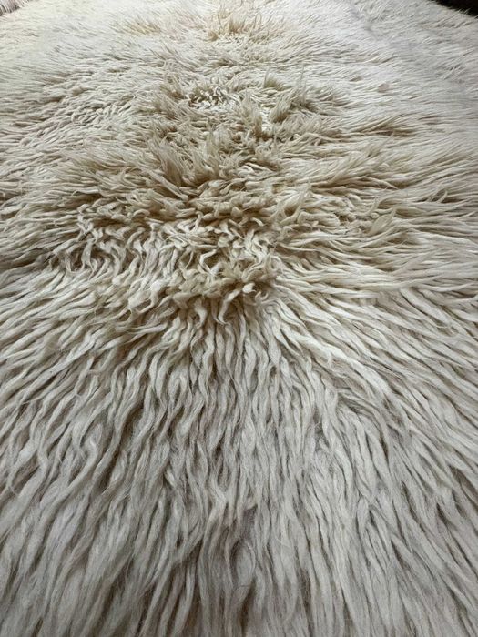 Set din lână, compus din: 3 treceri, pătura și 2 elemente pt. fotolii