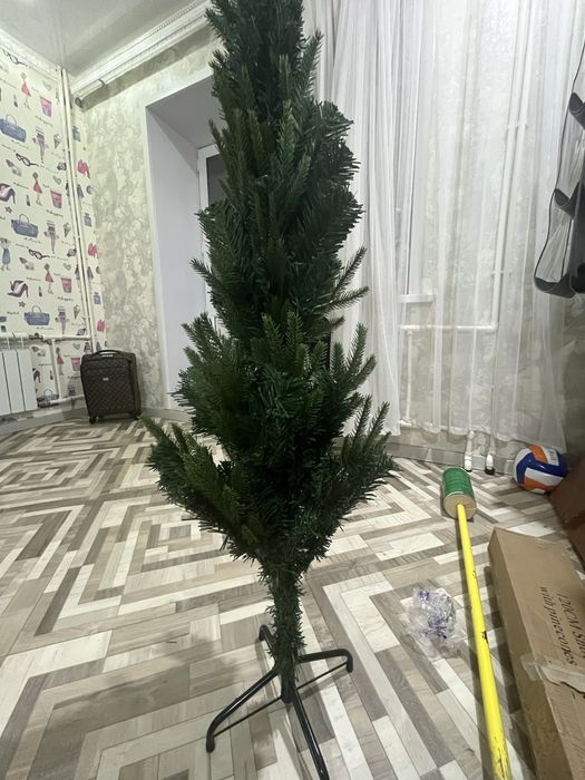 Продам елку новая недавно купили осаталось одна выстота 1.20 покупайте