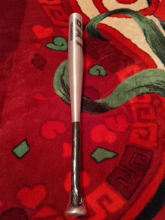 Бейсбольная бита .