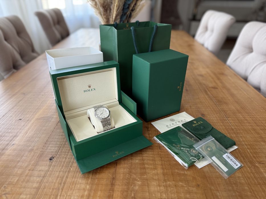 Часы Rolex Land Dweller