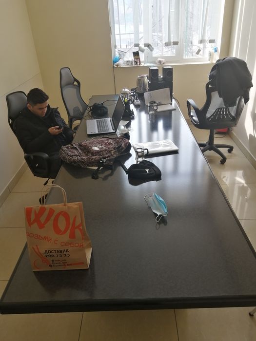 Italyanskiy stol sotiladi