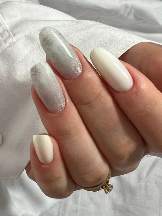 Servicii Manichiura cat si pedichiura estetica