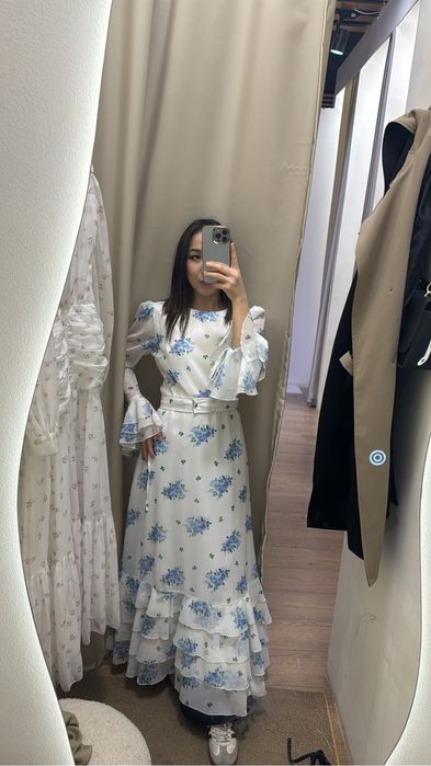 Продаю платье 20000 тг новый