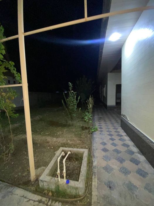 УЙ СОТИЛАДИ

Қулай жойда жойлашган, яшаш учун тайёр уй сотилади.
