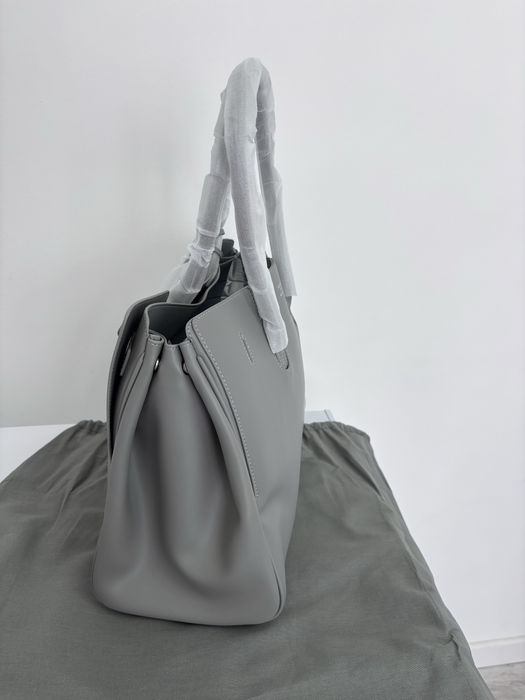 Продам сумку серую , очень красивую