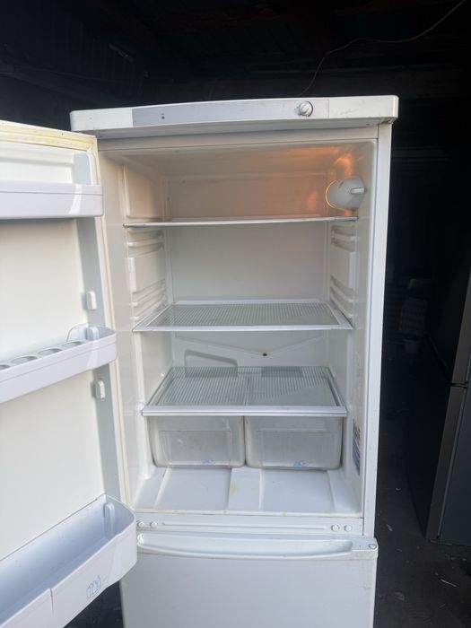 Продам холодильник Indesit