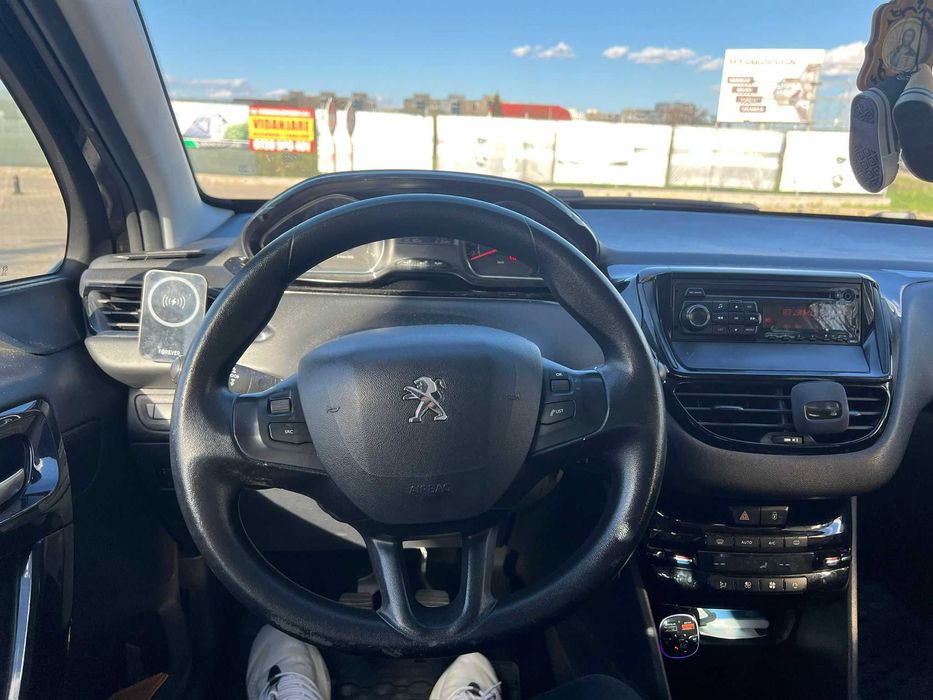 PEUGEOT 208 2012