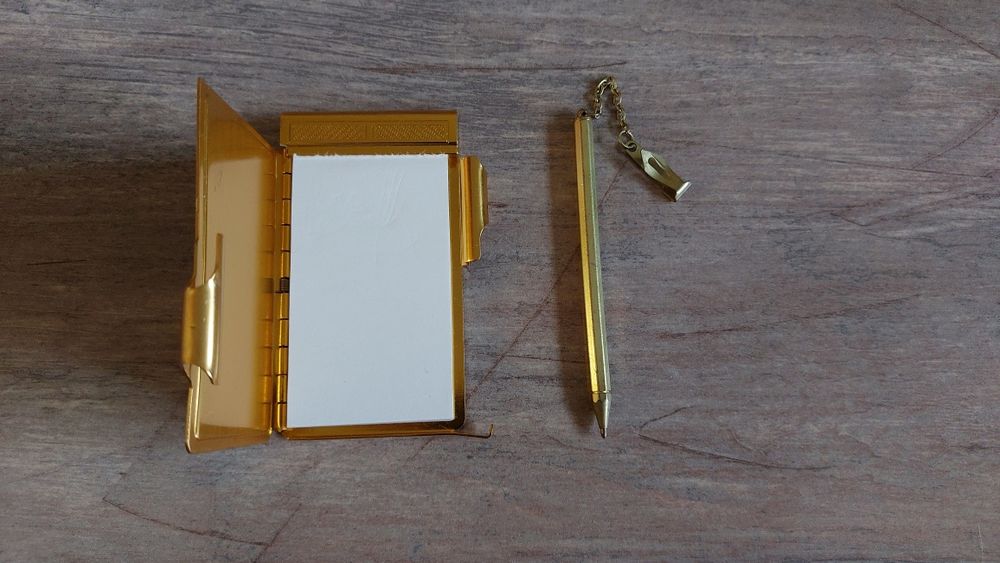 Винтидж тефтерче с метален гравиран калъф