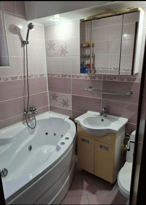 Apartament 3 camere decomandat.