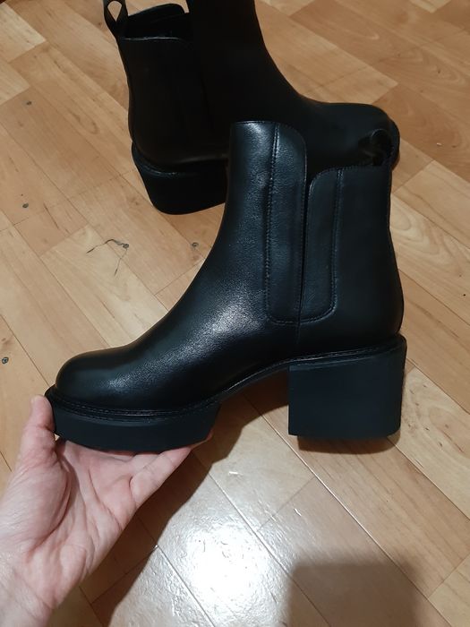 Продам женские сапоги челси.